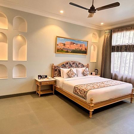 Ratnawali - A Vegetarian Heritage Hotel ジャイプール エクステリア 写真