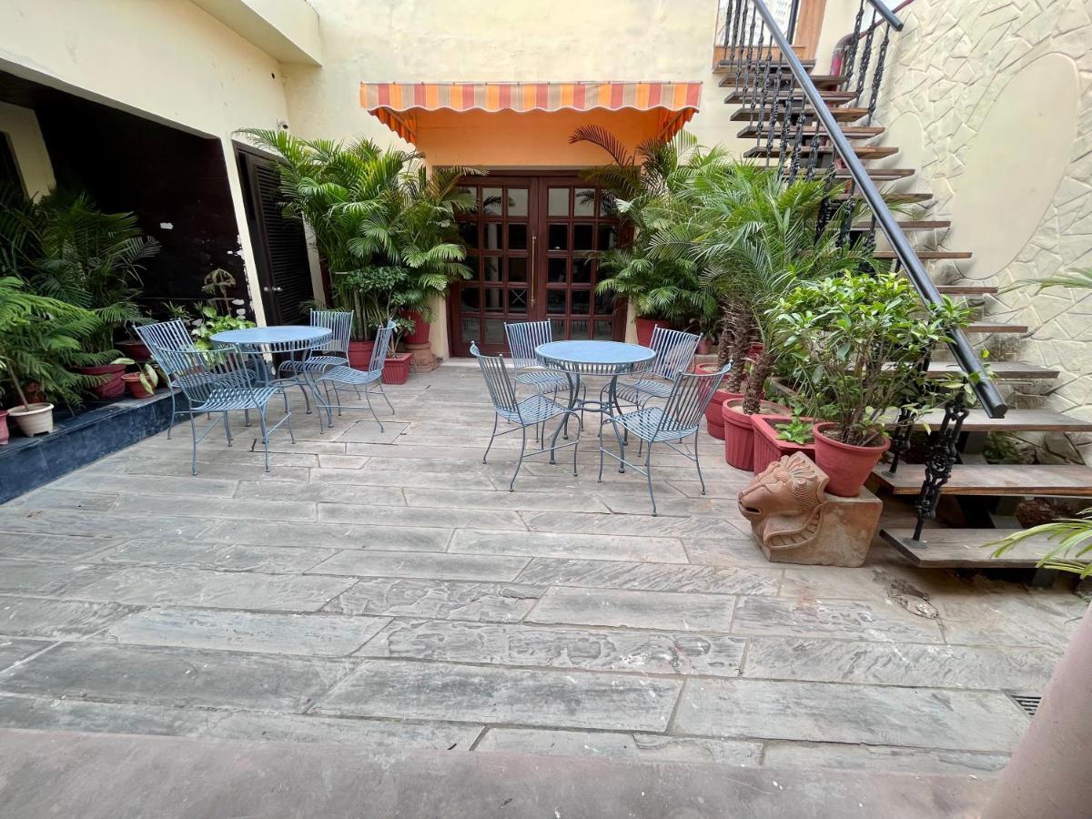 Ratnawali - A Vegetarian Heritage Hotel ジャイプール エクステリア 写真