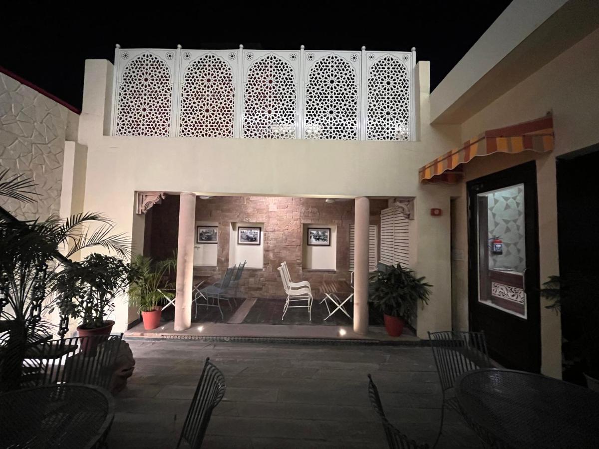 Ratnawali - A Vegetarian Heritage Hotel ジャイプール エクステリア 写真