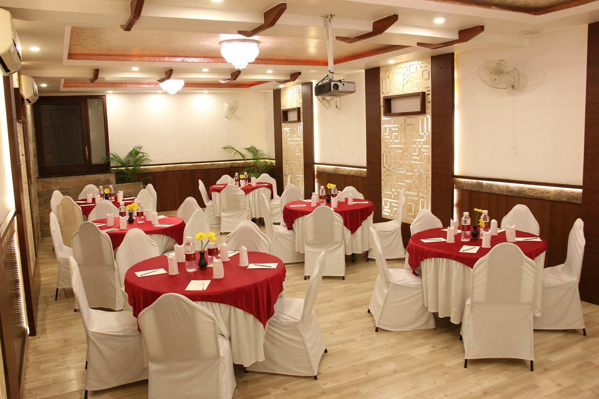 Ratnawali - A Vegetarian Heritage Hotel ジャイプール エクステリア 写真